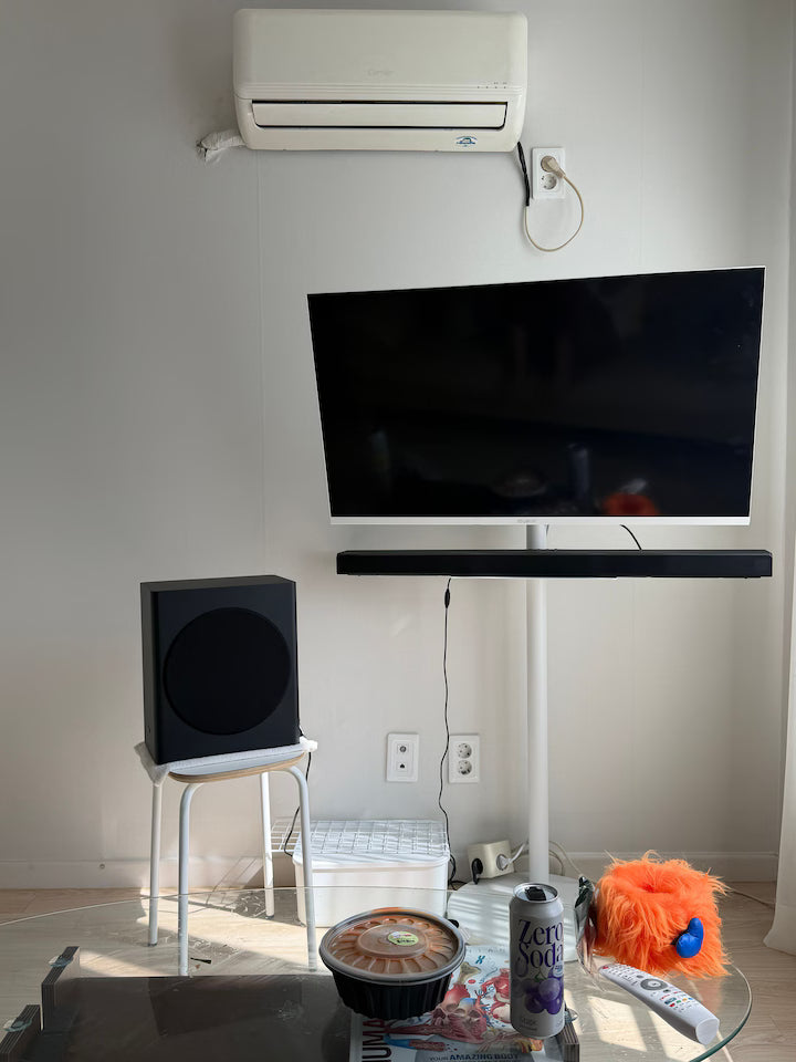 사운드바 사고 뭔가 애매해진 거실